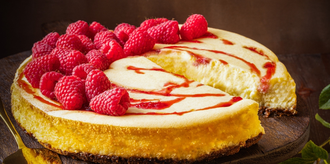 Recipe white chocolate cheesecake with raspberries