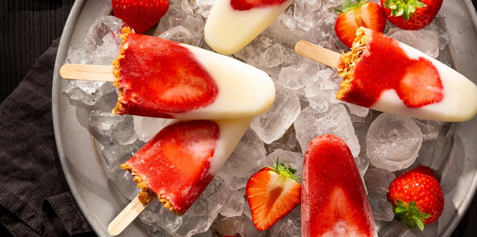 Recipe homemade strawberry frozen yoghurt lollies